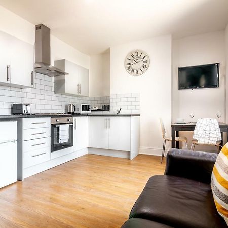 Platform Port Area Apartment 2 With Free Street Parking كينغستون أبون هول المظهر الخارجي الصورة