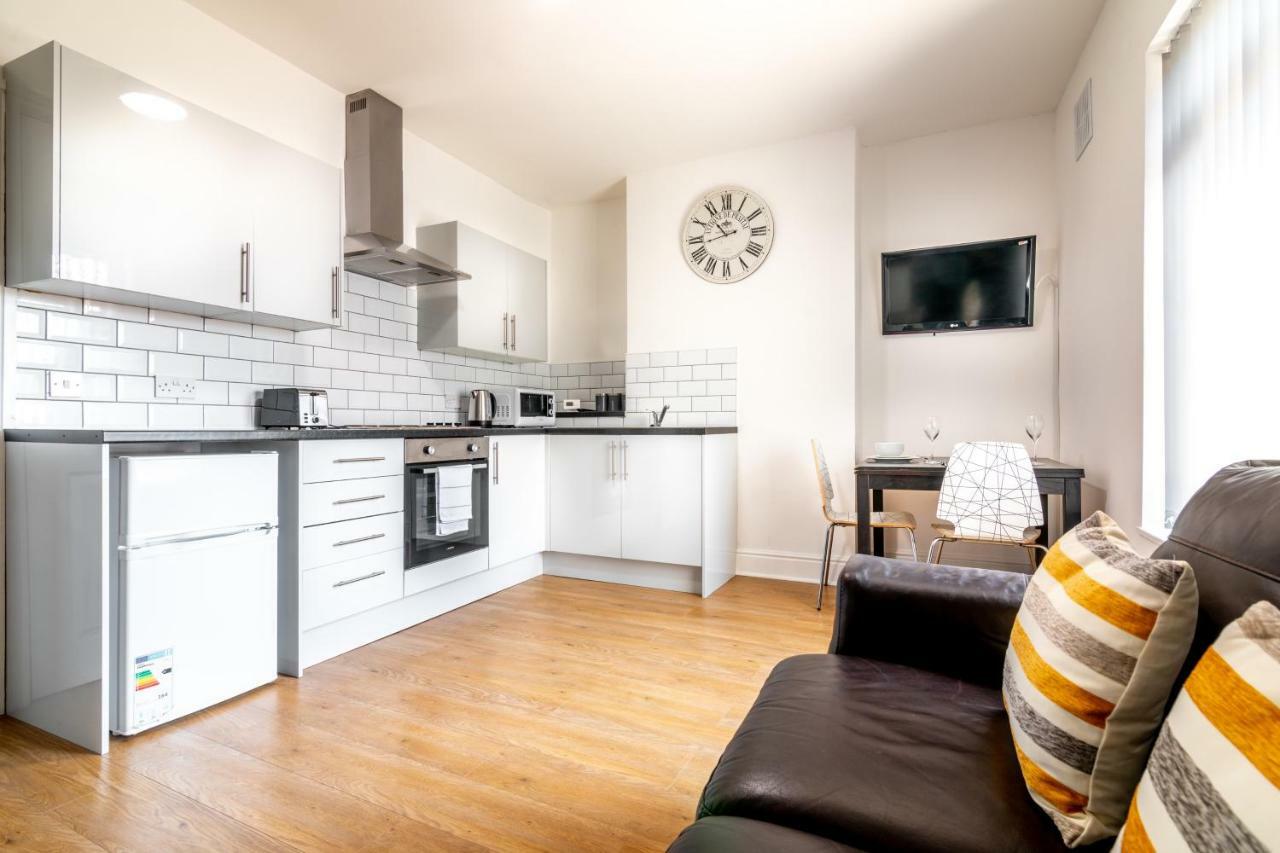 Platform Port Area Apartment 2 With Free Street Parking كينغستون أبون هول المظهر الخارجي الصورة