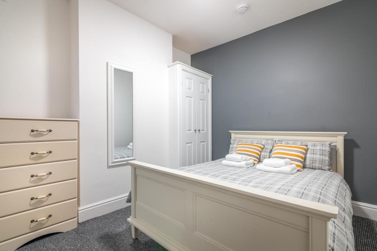 Platform Port Area Apartment 2 With Free Street Parking كينغستون أبون هول المظهر الخارجي الصورة